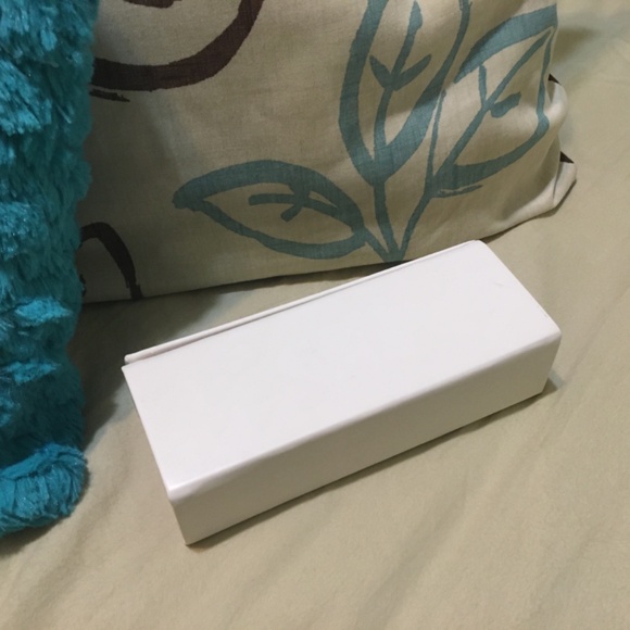 EUC Jill Stuart sunglasses case main image 5